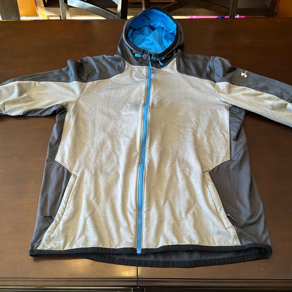 Under Armour Men’s XL Fitted zip-up hoodie.